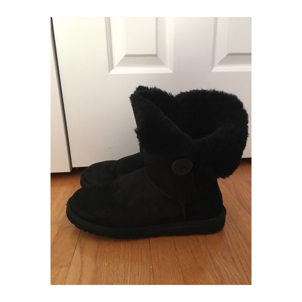 UGG Black Bailey Button, Women’s 8